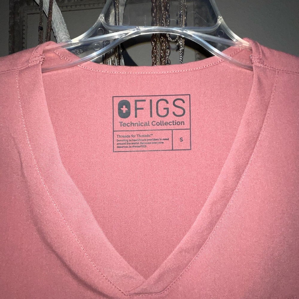 Figs scrub top
